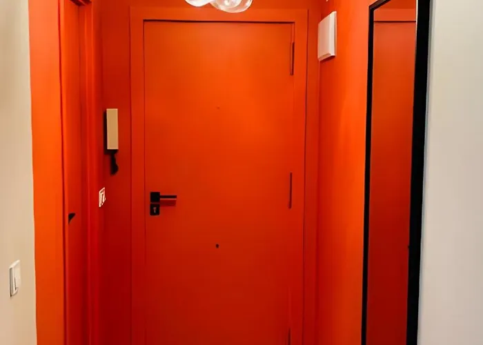 Beautiful Two Steps To The Apartament *