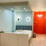Beautiful Two Steps To The 公寓